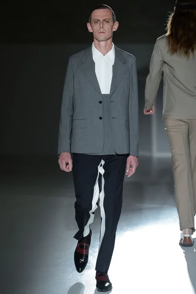 Look 33